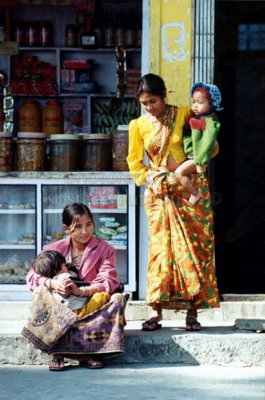 Αποτέφρωση νεκρών Νεπάλ Κατμαντού Ινδία Μητέρες μωρά