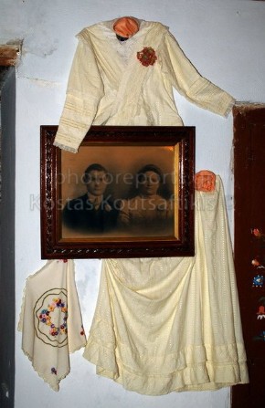Λαογραφία λαική φορεσιά  Καστάνιτσα Αρκαδία καστανιώνας